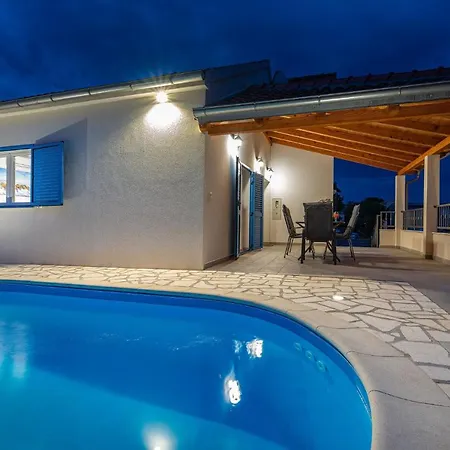Nika Villa *