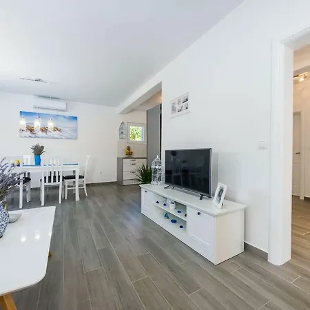 Nika Villa *