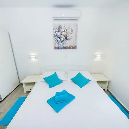Nika Villa *
