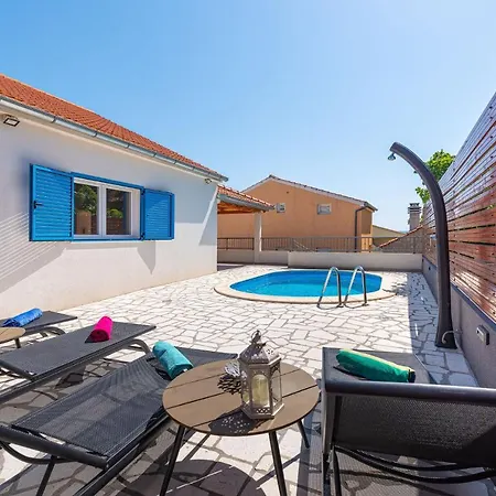 Nika * Jasenice (Zadar)