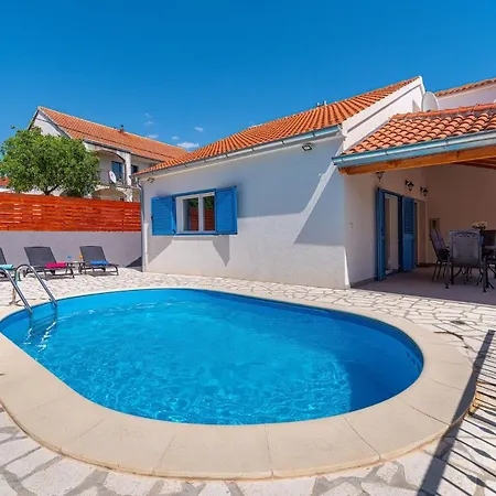 Nika * Jasenice (Zadar)